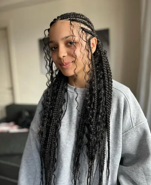 Isparta'da tepede sıra örgü, uçları bukleli siyah boho braids