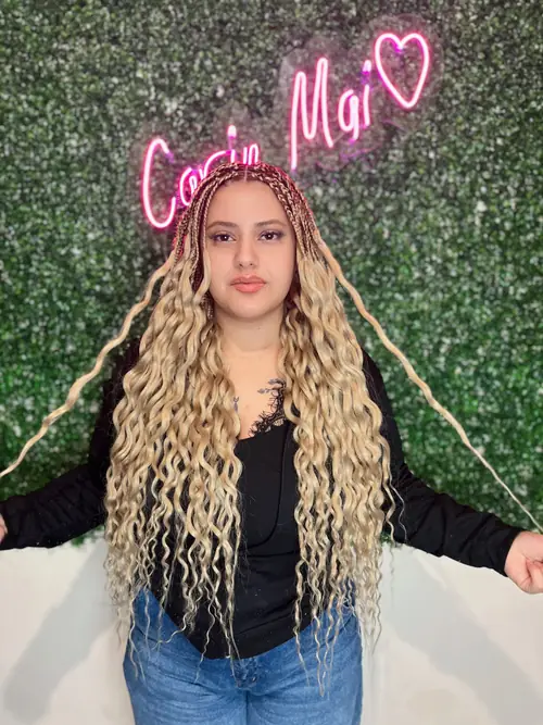 Isparta'da platin sarısı boho braids, önden simetrik görünüm