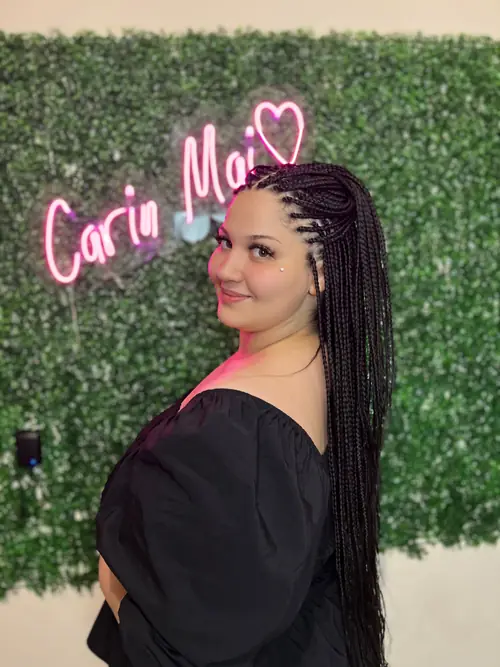 Isparta'da yanları sıra örgüyle toplanmış uzun box braids