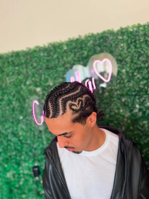 Isparta'da erkek cornrow; kalp desenli özel tasarım