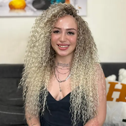 Isparta'da sarı-gri tonlarda hacimli kıvırcık crochet uygulaması