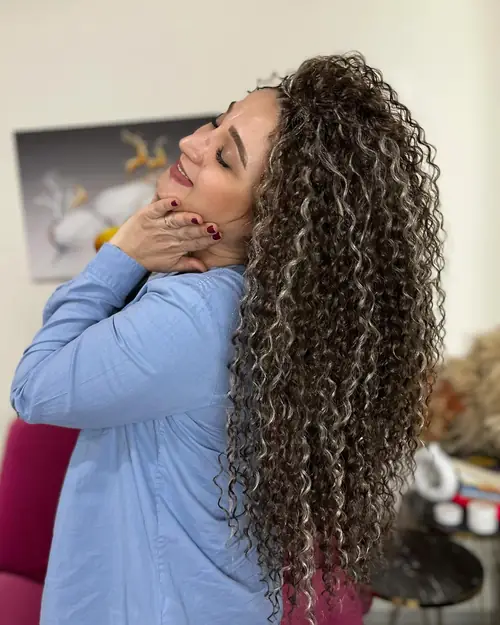 Isparta'da kahverengi tonlarda hacimli kıvırcık crochet uygulaması