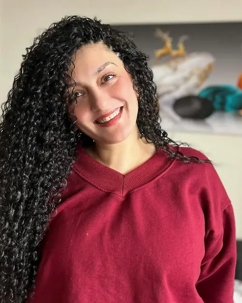 Isparta'da siyah tonlarda hacimli kıvırcık crochet uygulaması
