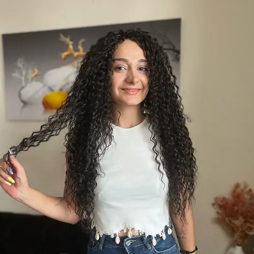 Isparta'da siyah tonlarda hacimli kıvırcık crochet uygulaması