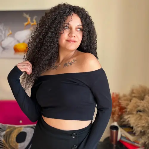 Isparta'da siyah tonlarda hacimli kıvırcık crochet uygulaması