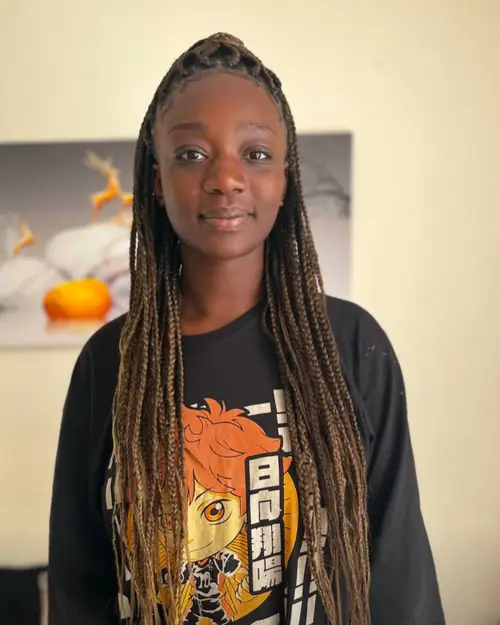 Isparta'da siyahtan kahveye ombre geçişli uzun knotless braids