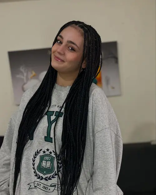 Isparta'da siyah, düz uçlu uzun knotless braids